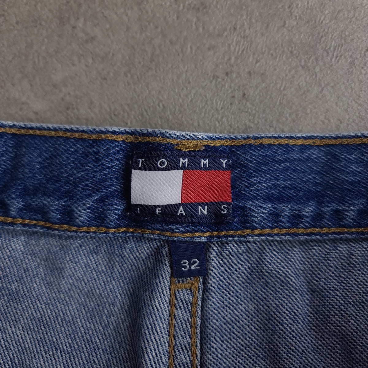 Vintage 90s Tommy Hilfiger Jorts