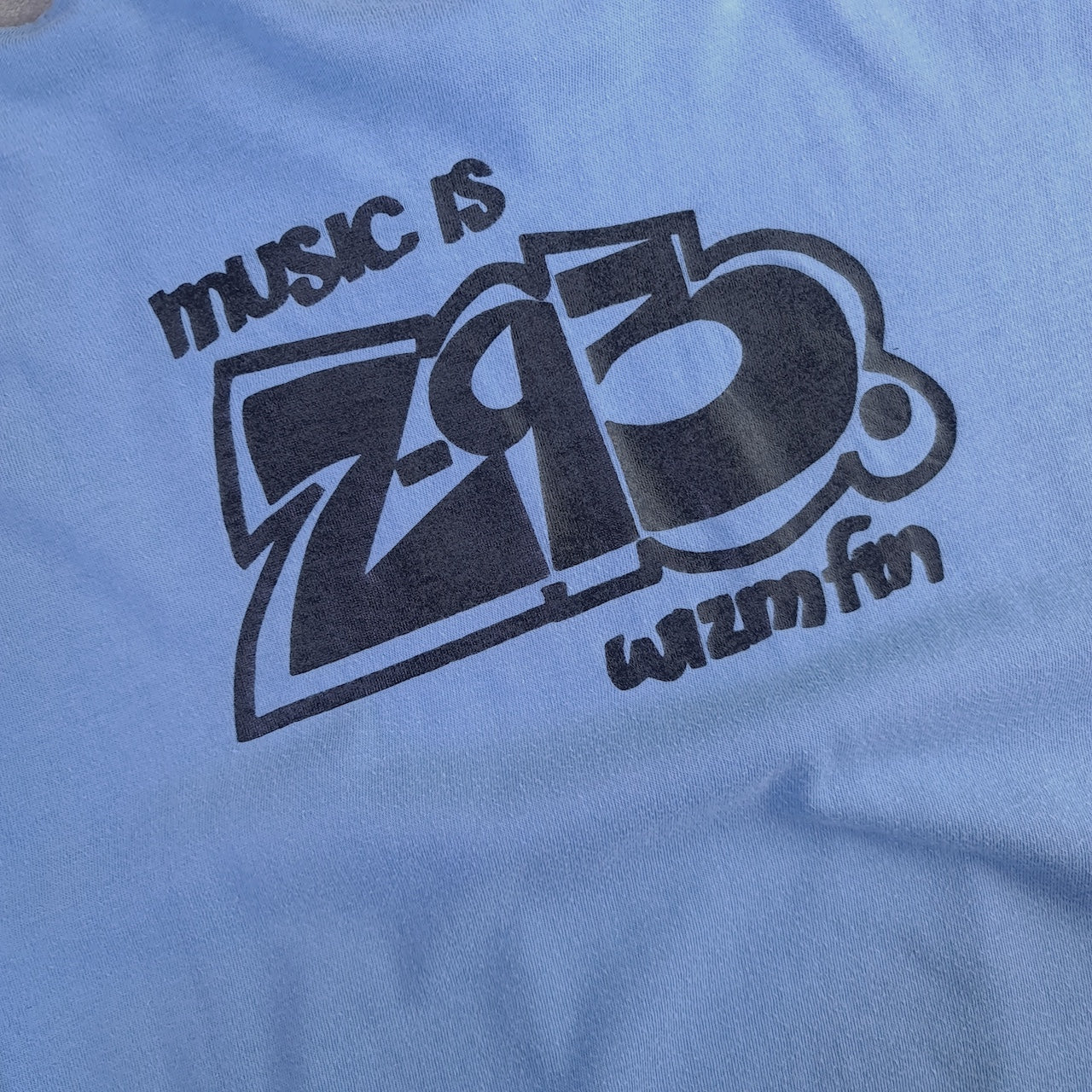Vintage 90s Hot Fun in the Summertime Slogan T-Shirt