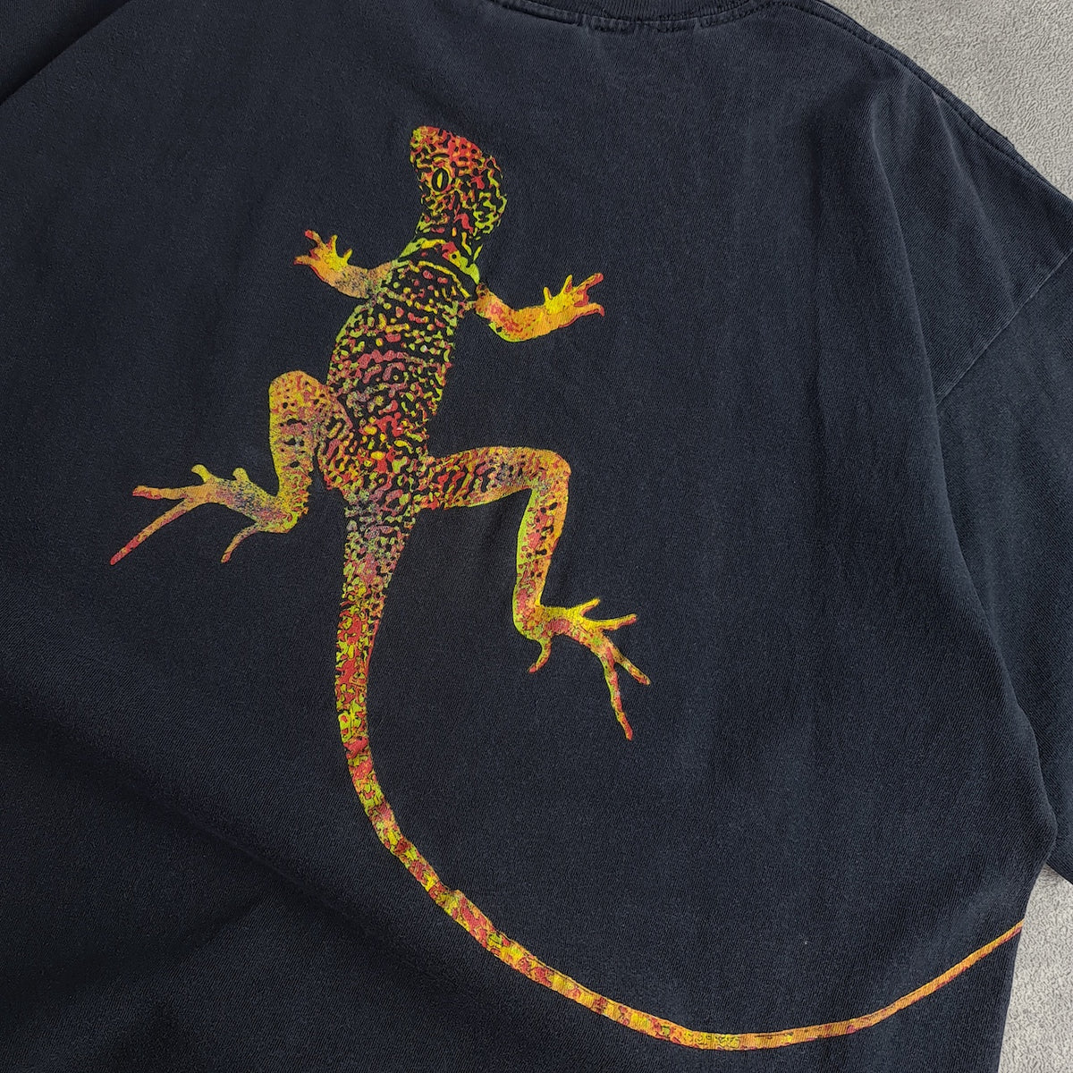 Vintage 90s Marlboro Unlimited Lizard Back Print T-Shirt