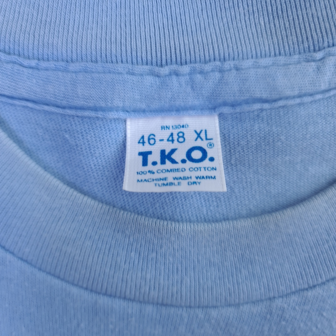 Vintage 90s Hot Fun in the Summertime Slogan T-Shirt