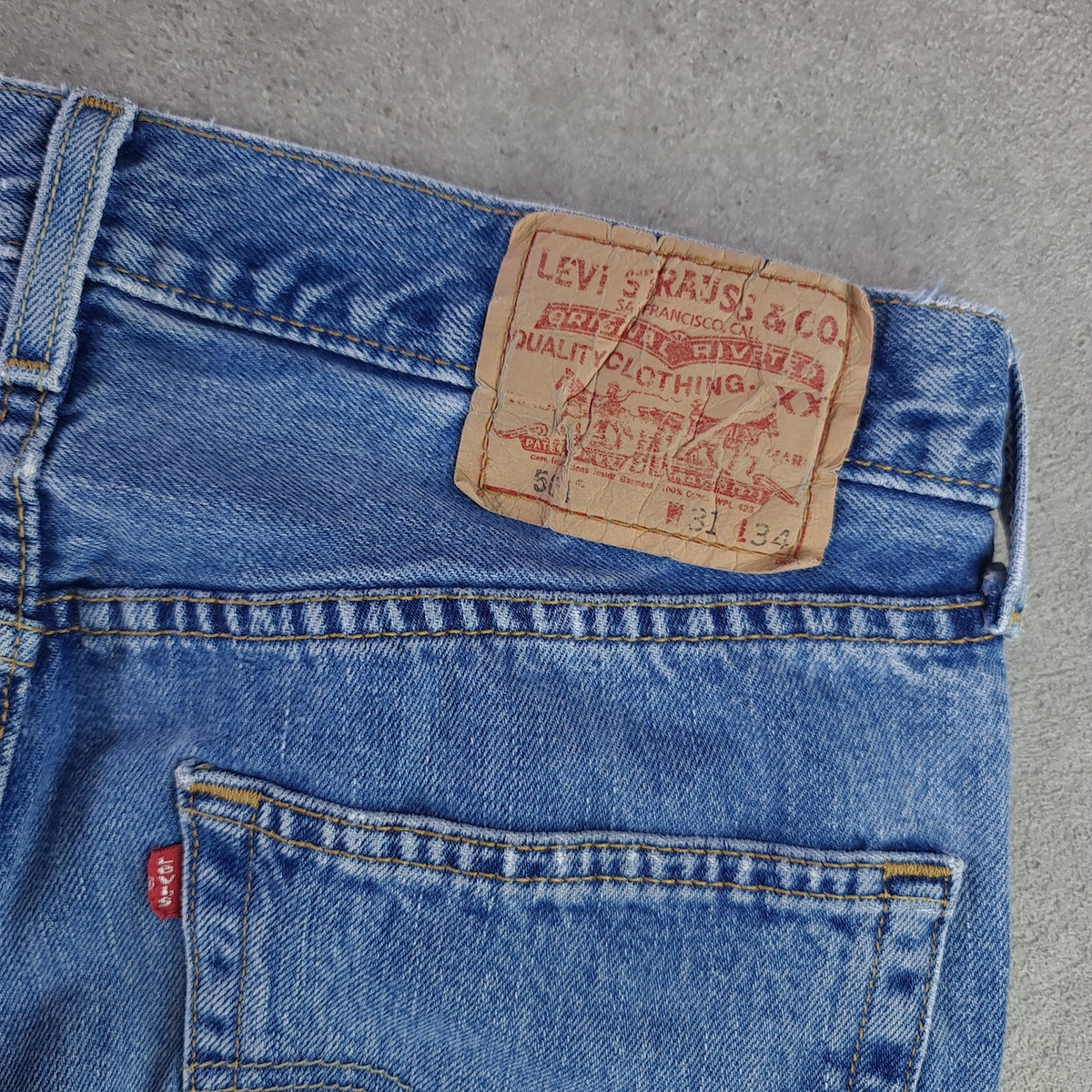 Y2K Levi's 501 Medium Stonewash Jeans
