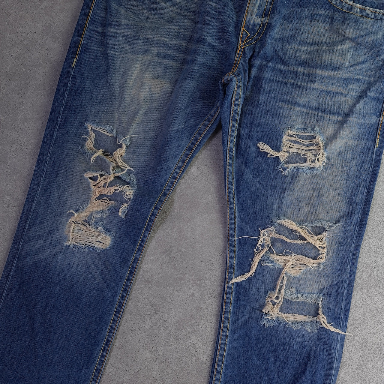 Y2K True Religion Big T Frayed Straight Jeans