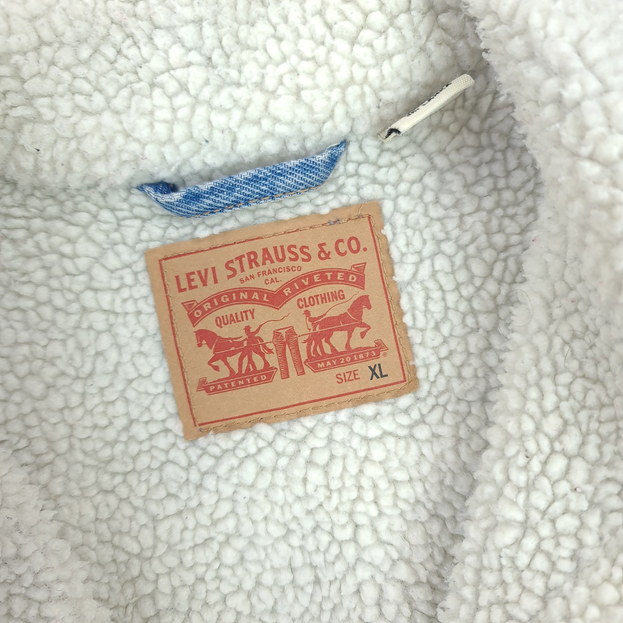 LEVIS Sherpa Lined Denim Jacket