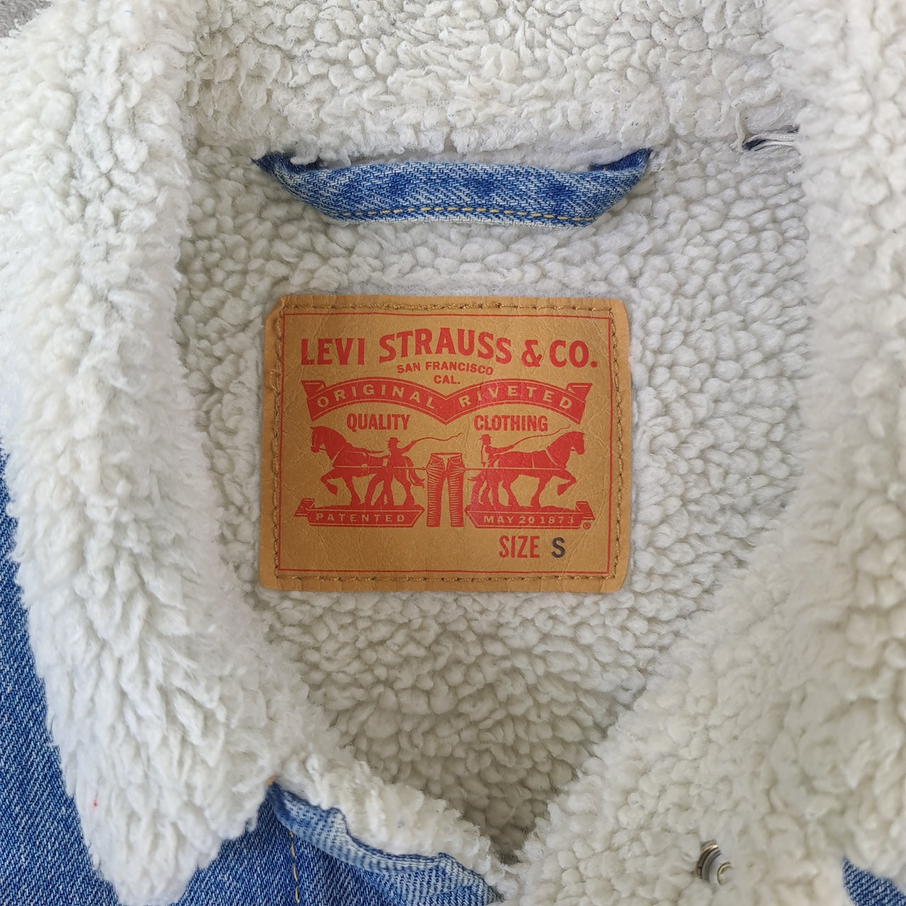 LEVIS Sherpa Lined Denim Jacket