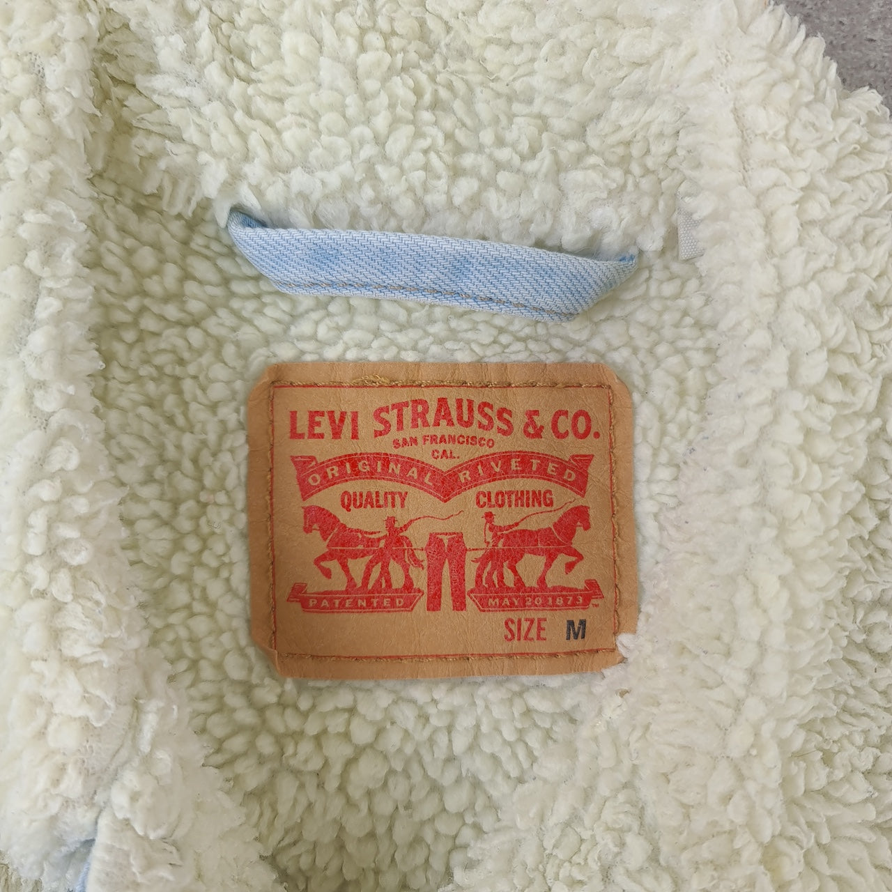 LEVI'S Sherpa Lined Denim Jacket