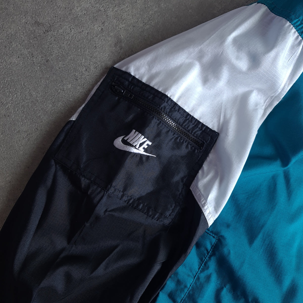Vintage 90s Lightweight Nike Windbreaker Pullover