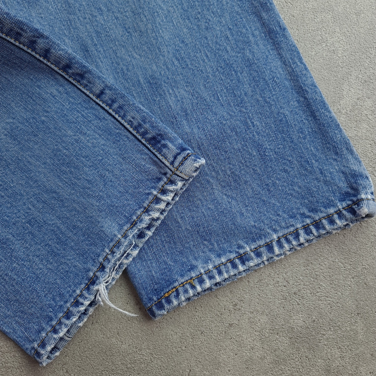 Y2K Levi's 501 Medium Stonewash Jeans