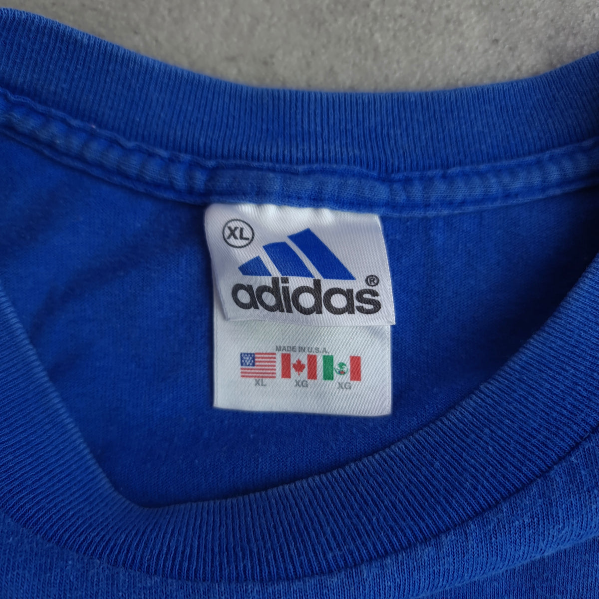 Vintage 90s Adidas Small Logo T-Shirt