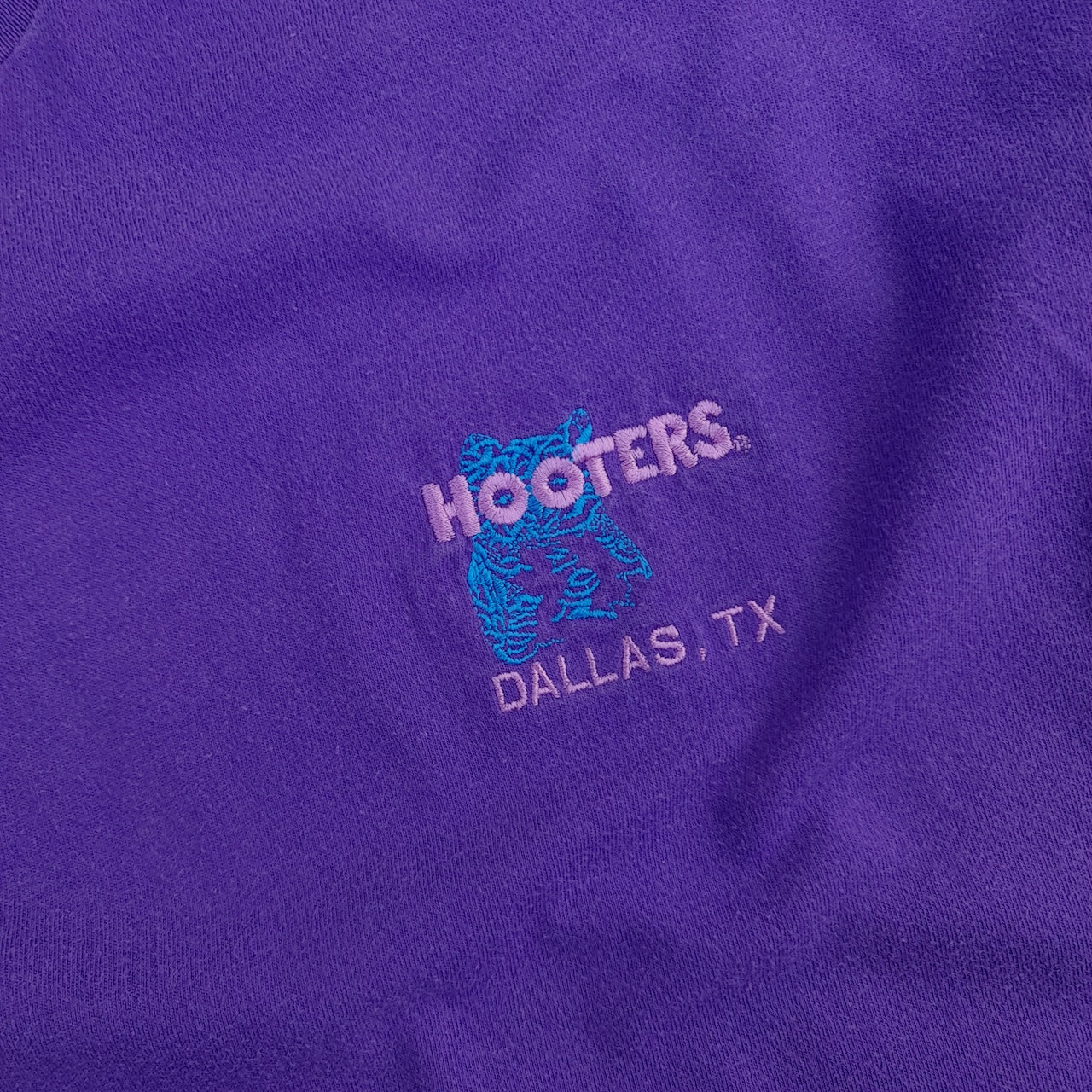 Vintage Hooters Dallas, TX Embroidered T-Shirt