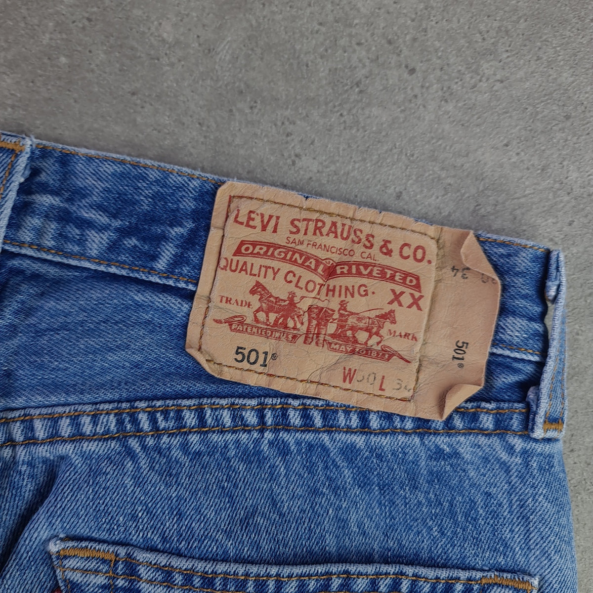 Y2K Levi's 501 Medium Wash Jeans